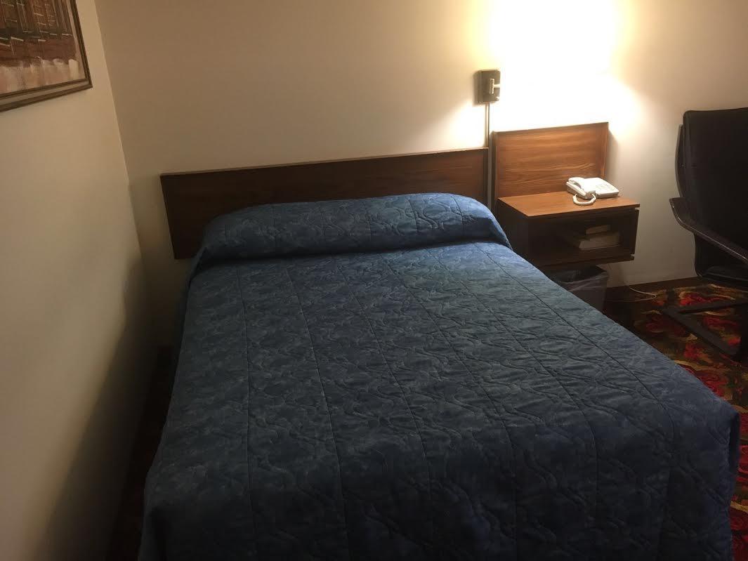 Royal Hotel Flin Flon Εξωτερικό φωτογραφία
