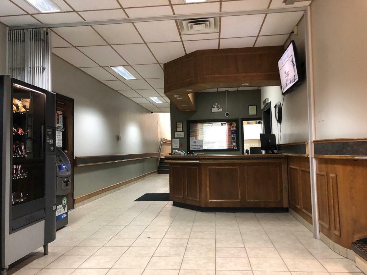 Royal Hotel Flin Flon Εξωτερικό φωτογραφία